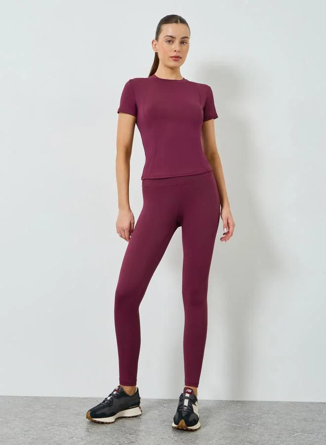 ستايلي اكتيف مجموعة من ليقنز وبلوزة بأكمام قصيرة وتفاصيل درزات