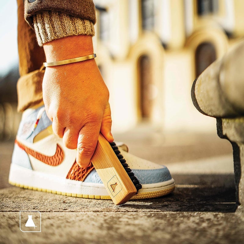 Sneaker Lab مجموعة أدوات العناية بالأحذية الرياضية | مجموعة تنظيف وحماية كاملة للأحذية | تشمل المنظف، الحامي، مزيل الروائح وفرشاة فاخرة | آمنة للاستخدام على جميع المواد | هدية مثالية لعشاق الأحذية الرياضية - Image 3
