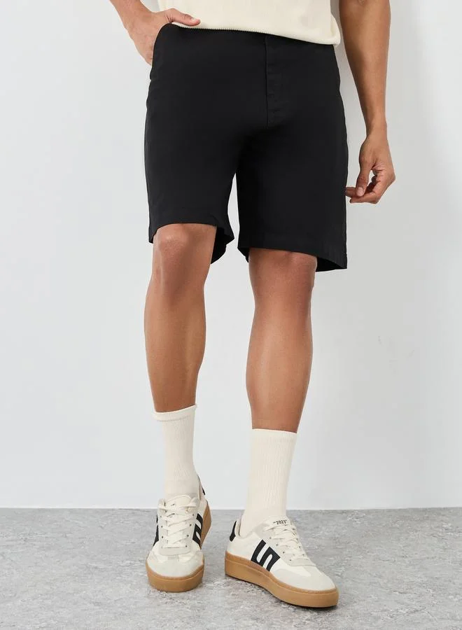 ستايلي Styli Men Black Regular Twill Chino Shorts