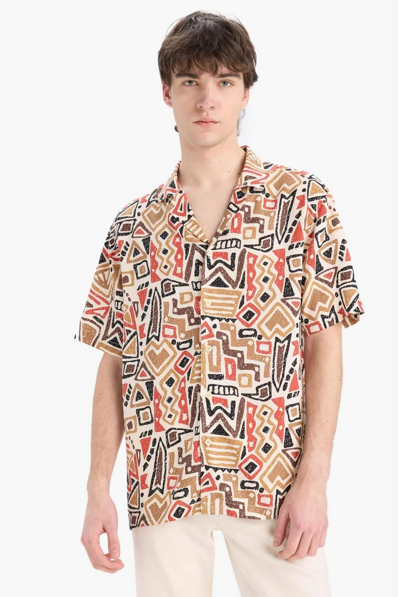 ديفاكتو Regular Fit Apache Neck Printed Short Sleeve Shirt