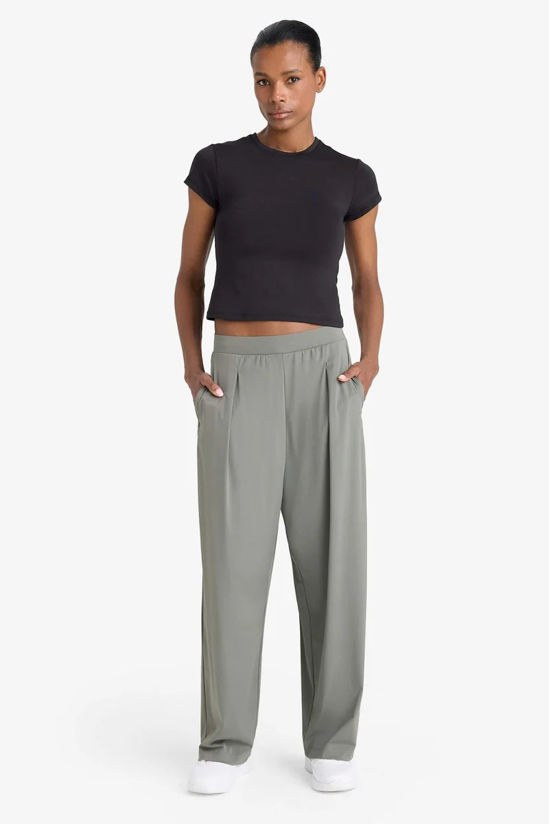ديفاكتو Straight Fit Wide Leg Trousers
