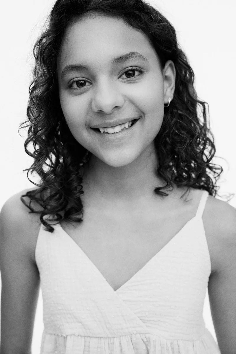 اتش اند ام بلوزة بحمالات وقبة V