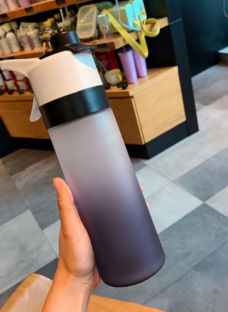 SYOSI Mist Spray Water Bottle, 650ml Sports Water Bottle Reusable Fitness Water Jug Multifunctional Spray Water Cup with Mist Hydration (Black) - Image 5