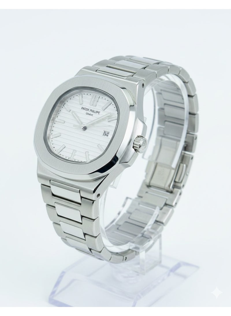 باتيك فيليب ساعة باتيك فيليب نوتيلوس للرجال من الستانلس ستيل – ميناء أبيض مع عرض التاريخ