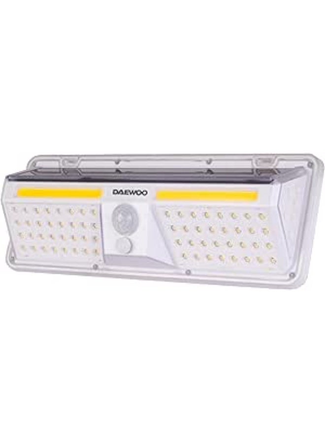 دايو كشاف  الشمسي الأمني – قدرة مُصنّفة 10 واط، بطارية ليثيوم بسعة 2400 مللي أمبير/ساعة، لوح شمسي بقدرة 1.2 واط، جهد 5.5 فولت | إضاءة أمنية خارجية بمستشعر حركة للمنازل والمرائب والممرات - Image 1