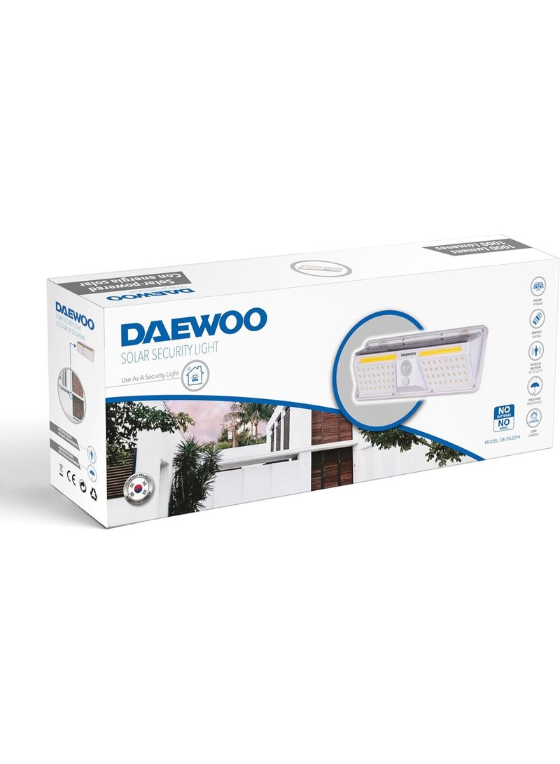 دايو كشاف  الشمسي الأمني – قدرة مُصنّفة 10 واط، بطارية ليثيوم بسعة 2400 مللي أمبير/ساعة، لوح شمسي بقدرة 1.2 واط، جهد 5.5 فولت | إضاءة أمنية خارجية بمستشعر حركة للمنازل والمرائب والممرات - Image 3