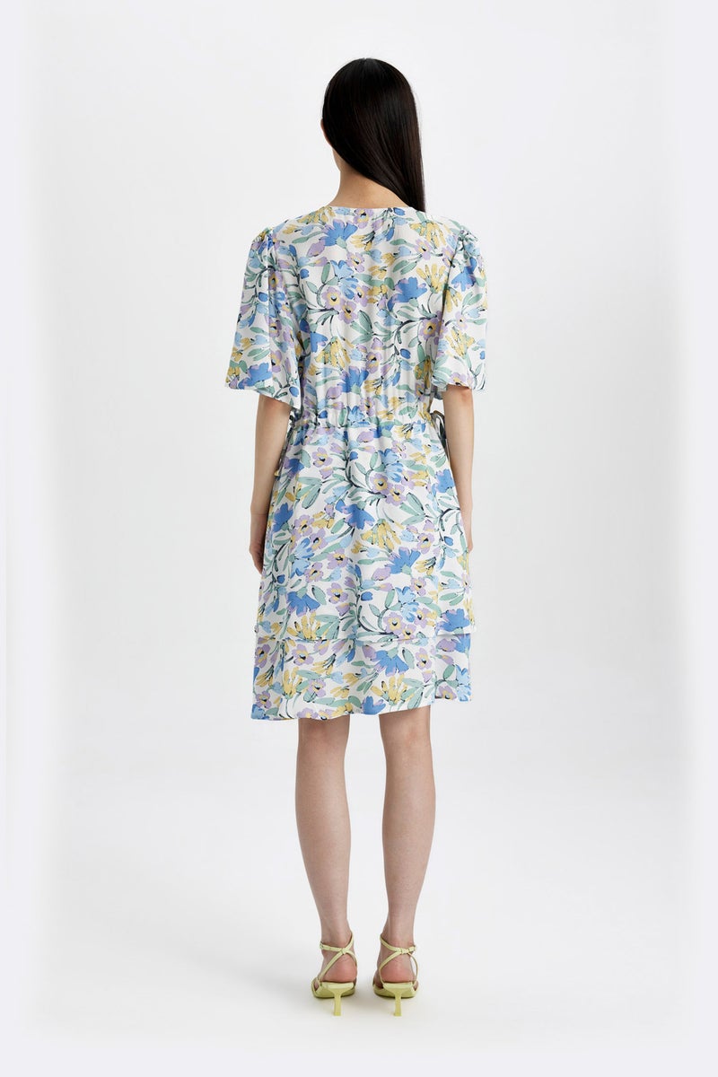 ديفاكتو فستان قصير نص كم مطبوع وياقة لف - Image 5