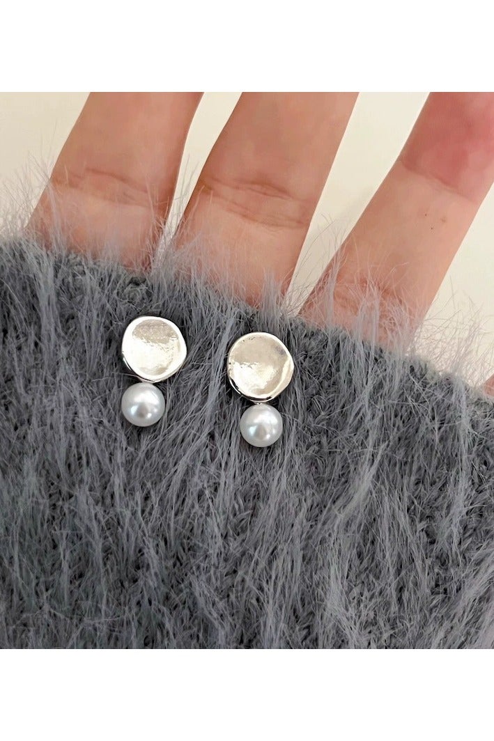 Minimalist Gray Bean Pearl Stud Earrings with 925 Sterling Silver – High-Gloss Metal Texture, Elegant Everyday Workwear Jewelry for Women  - Image 4