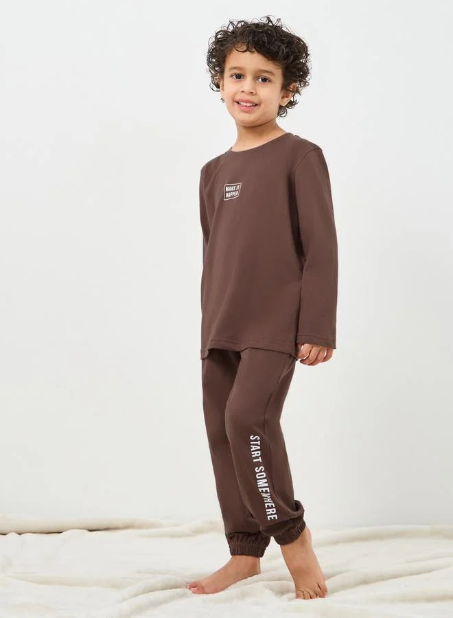 ستايلي Styli Boys Slogan Print Long Sleeve T-Shirt and Pyjama Set