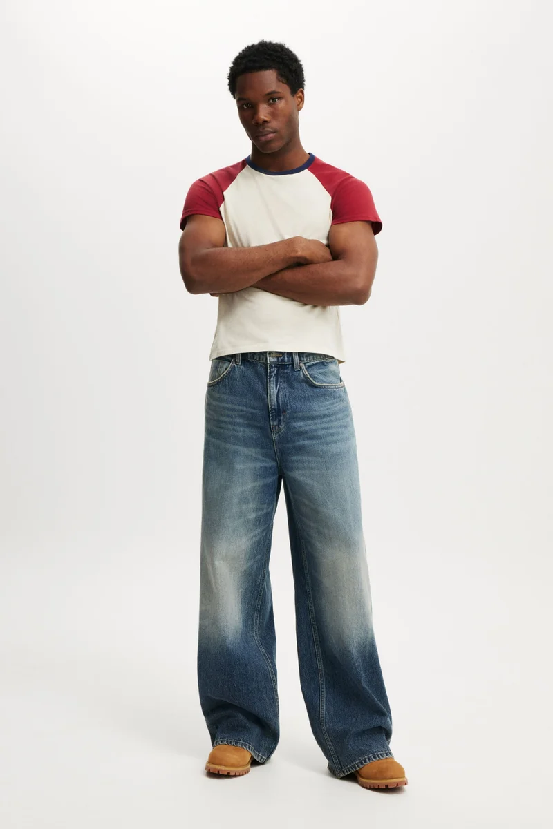 كوتون اون جينز واسع جداً