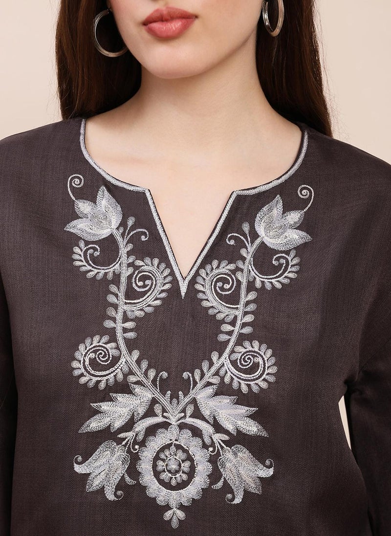 Globus Women's Grey Embroidered Detail Casual Top with V Neck and Bell Sleeves - Image 5