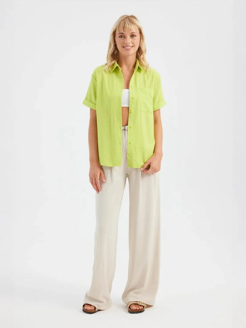 زوبعة قميص أساسي بأكمام قصيرة وجيب