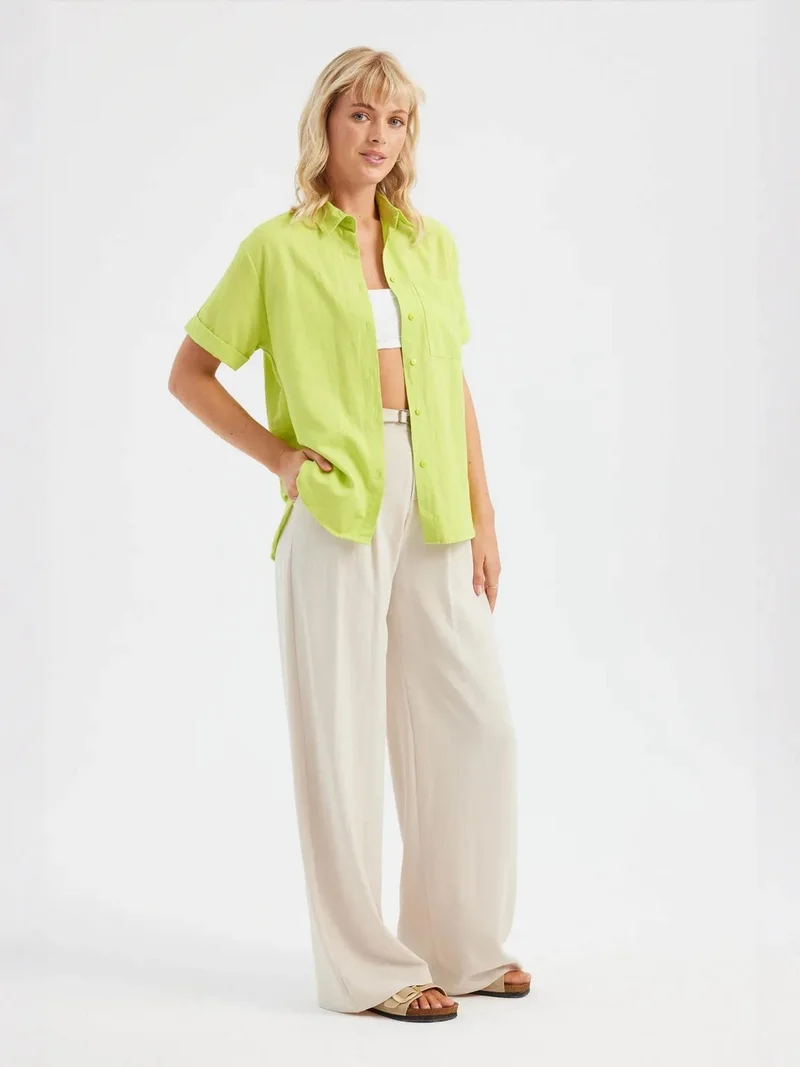 زوبعة قميص أساسي بأكمام قصيرة وجيب