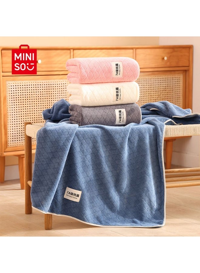 Miniso English: MINISO Grade 7A Antibacterial Bath Towel – Soft Cotton, Strong Water Absorption, 140×70cm - Image 4