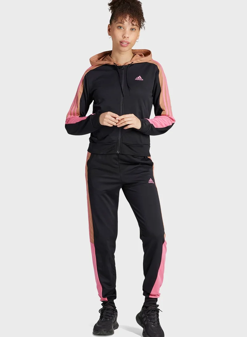 adidas بدلة رياضية بولد بلوك