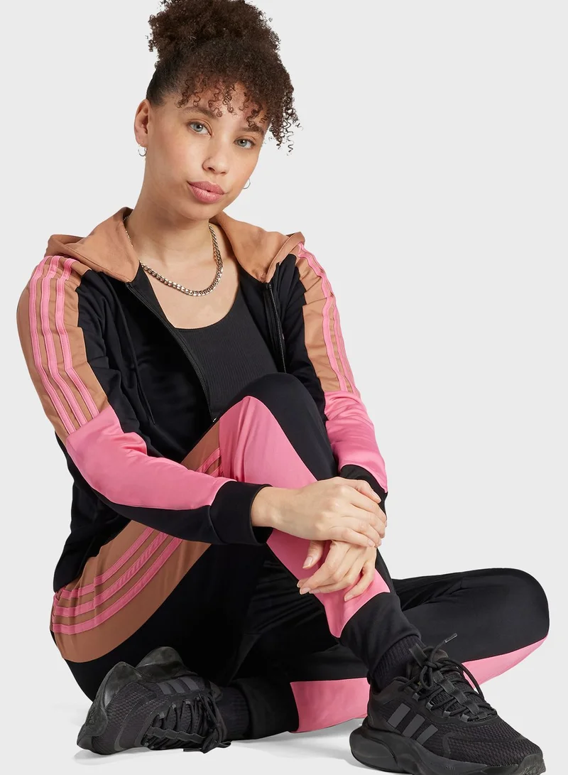 adidas بدلة رياضية بولد بلوك