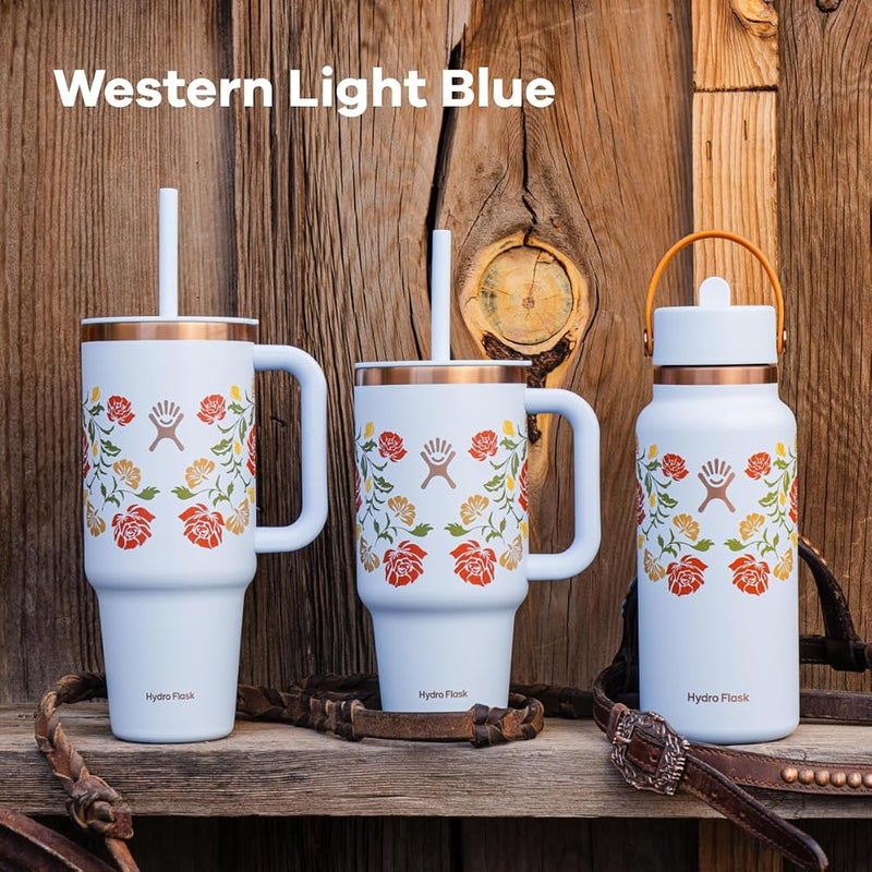 هايدرو فلاسك زجاجة ماء Hydro Flask ذات فم واسع، معزولة بالفراغ من الفولاذ المقاوم للصدأ، غطاء بقشة مرنة، مانعة للتسرب، خالية من مادة BPA، مناسبة للصالة الرياضية والسفر، سعة 950 مل (32 أونصة)، لون أزرق فاتح غربي - Image 2