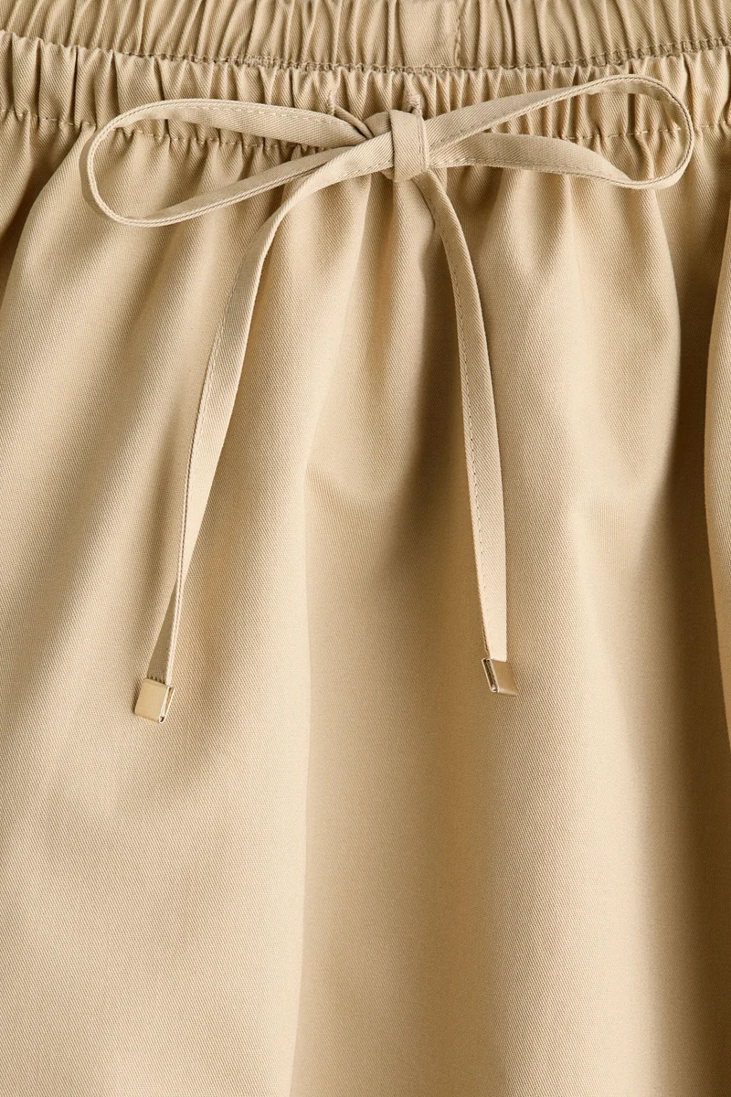 اتش اند ام تنورة بتصميم واسع من الأسفل