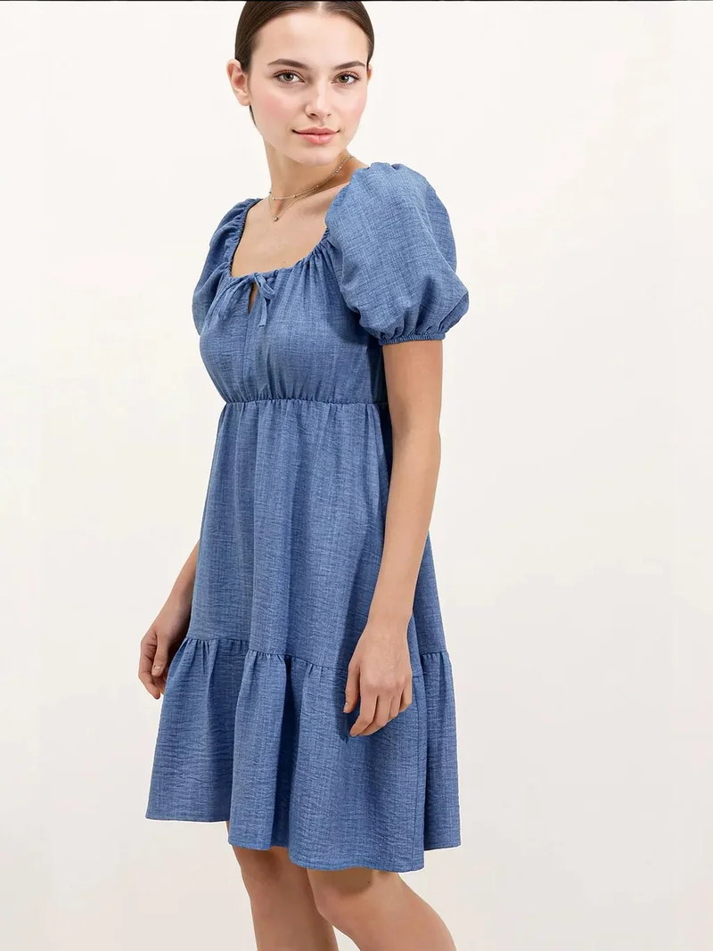 بيغ دارت فستان قصير بياقة مربعة وربطة عنق