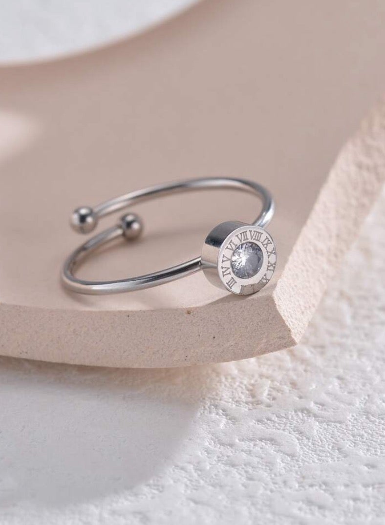 إيكوال خاتم نسائي من الاستانلس ستيل باللون الفضي انيق وعصري بمقاس موحد - Image 1