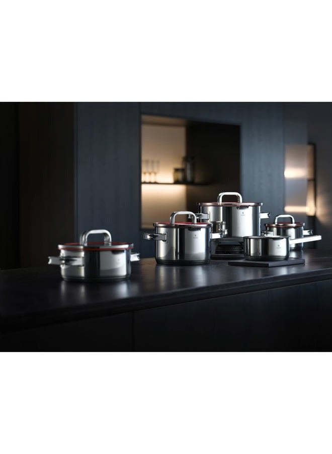 WMF sauce pan Ø 16 cm approx. 1,4l Function 4 Inside scaling lid - pour off or decant liquids without spilling to keep your dishes and cooker clean. Made in Germany hollow side handles glass lid - Image 2