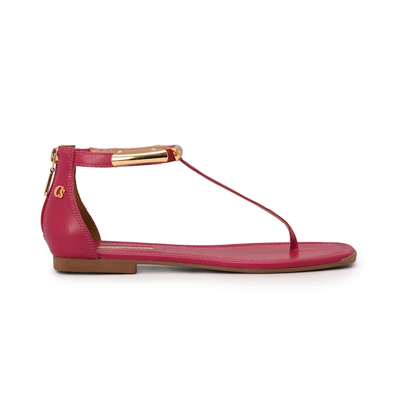 كارمن ستيفنز صندل مسطح وردي فوشيا جلد بتفاصيل معدنية