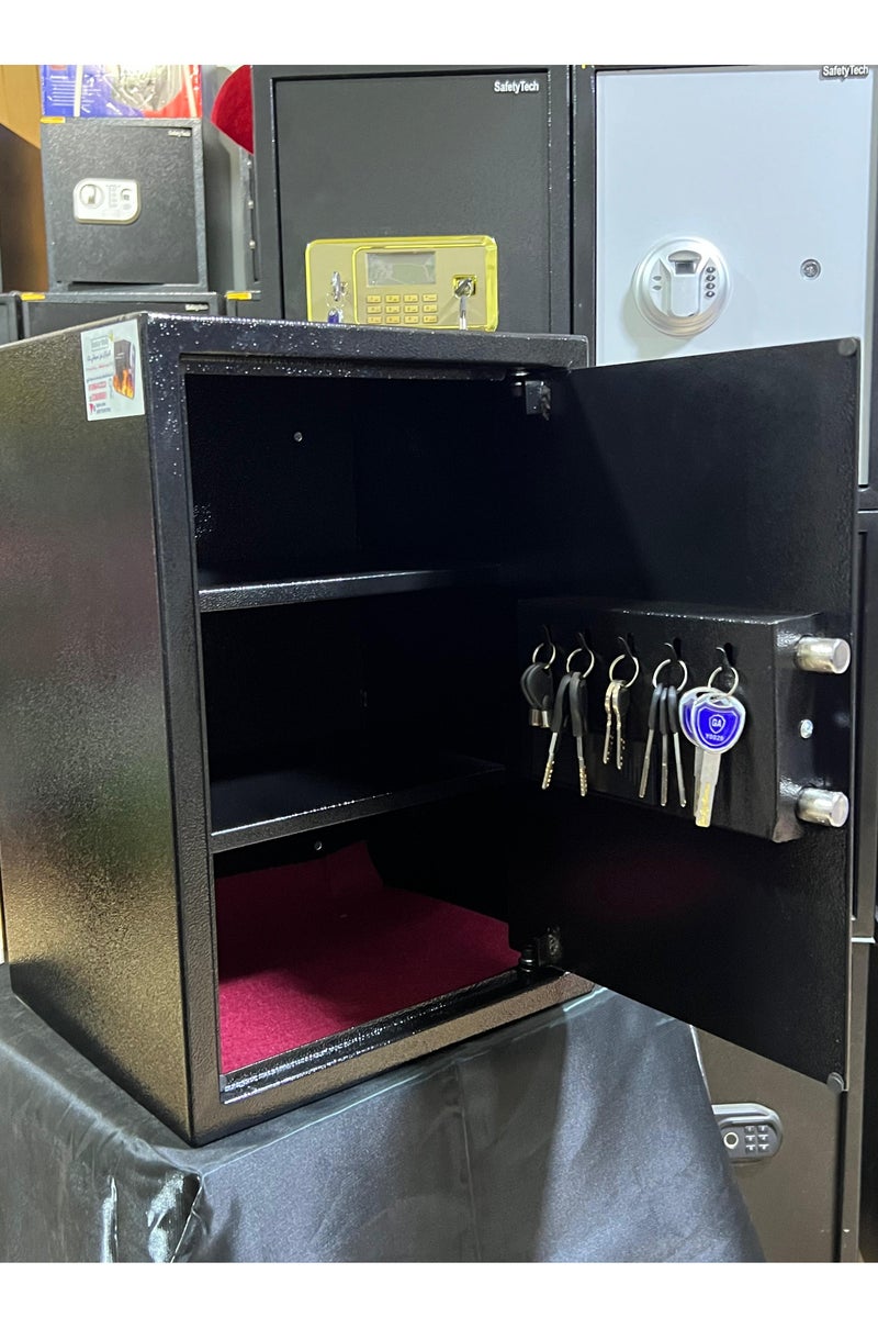 سيفتي تيك خزنة الكترونية تعمل بالارقام السرية 2 رف و3 مساحات للتخزين ، 5 ستاند للميداليات والاشياء الصغيرة ... مقاس 50 * 35 * 31 من الماركة العالمية Safety Tech - Image 4