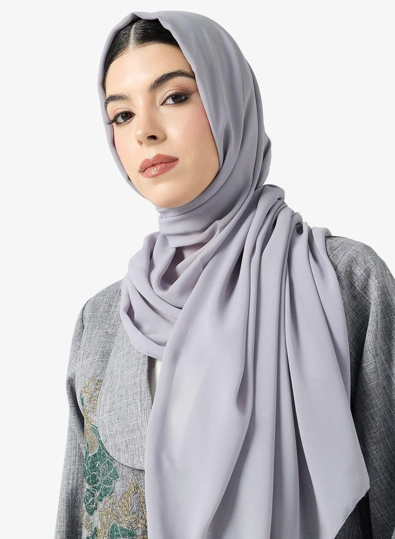 هيا كلوزيت عباية بياقة واسعة بتصميم مفتوح مزينة بالزهور