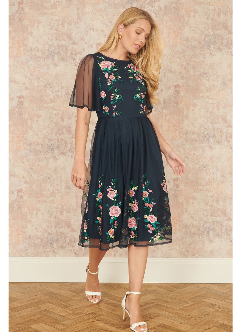 يامي فستان مطرز بالزهور - Image 4