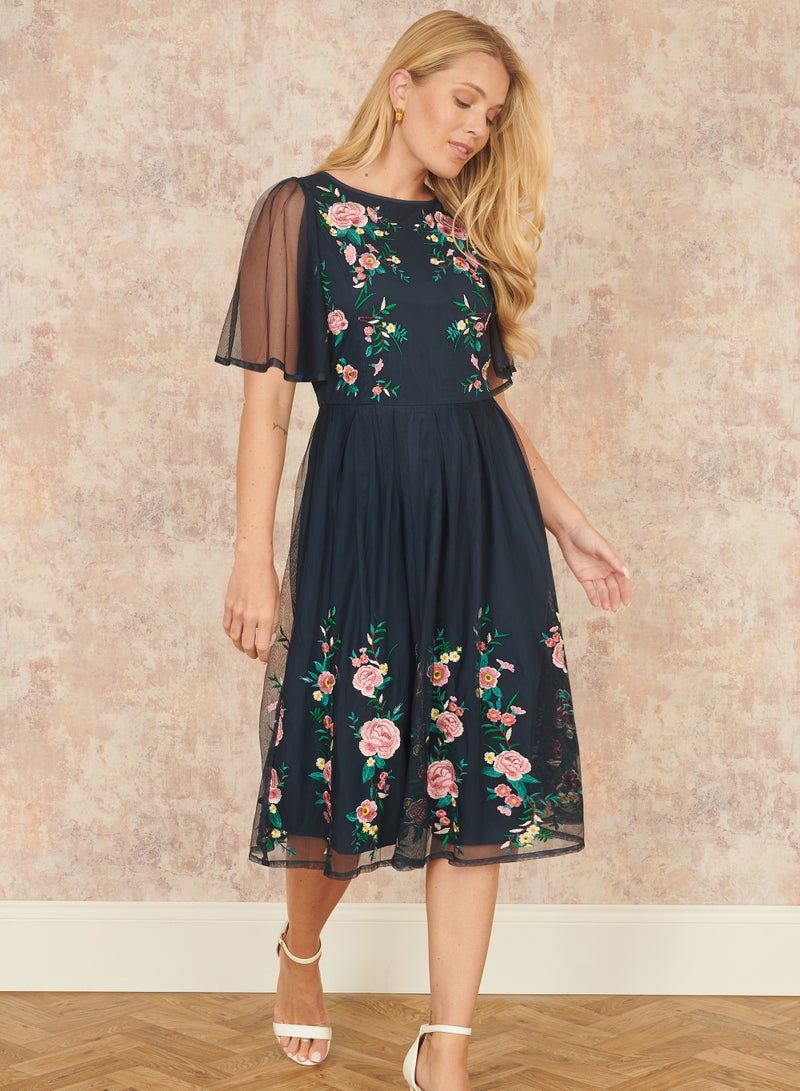 يامي فستان مطرز بالزهور - Image 1