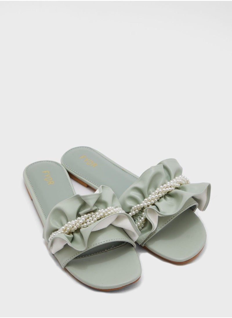 GUESS Giaa5 Cube Low Top Sneakers  - Image 3