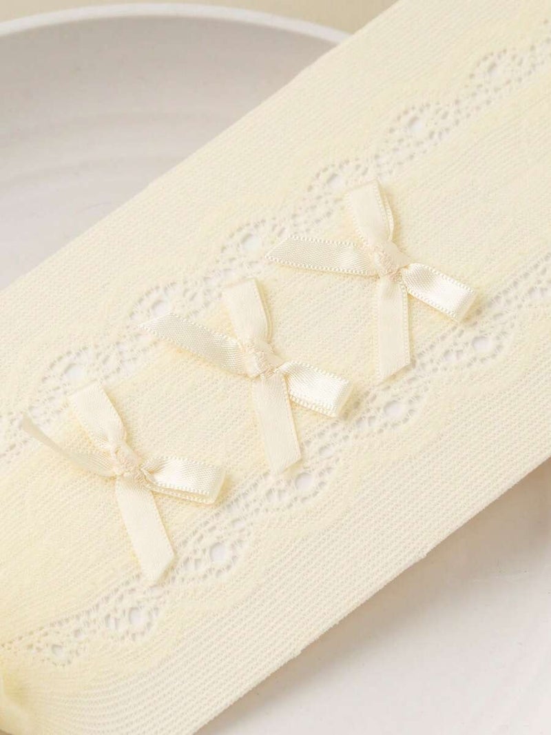 جوارب طويلة دانتيل للبنات مع فيونكات – كولون قطني أنيق وناعم – جوارب أطفال مريحة وقابلة للتنفس بتصميم أميري كلاسيكي - 6-12 اشهر - Image 2