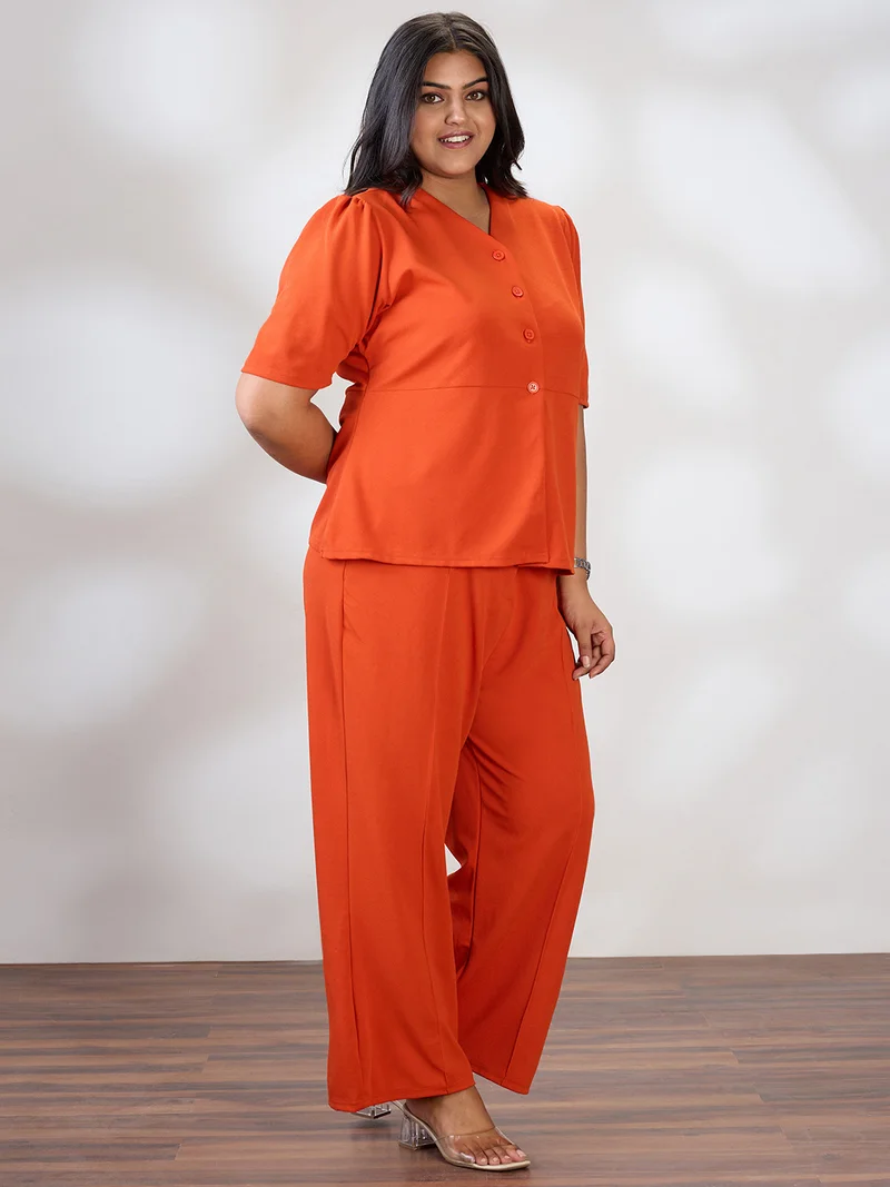 جلو باص طقم نسائي بلوزة وبنطلون جلوبلس جوجلوبلس مقاس كبير برقبة على شكل حرف  وأكمام منتفخة بلون سادة للعمل