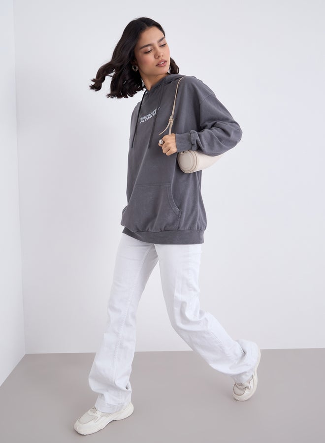 ستايلي هودي واسع بطبعة شعار ستایلی بالفحم - Image 2