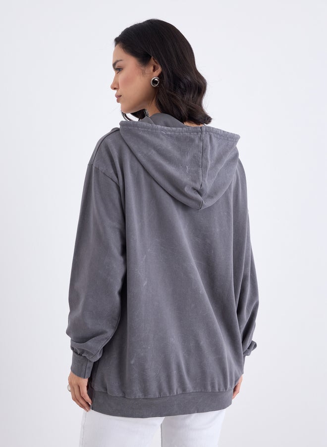 ستايلي هودي واسع بطبعة شعار ستایلی بالفحم - Image 5