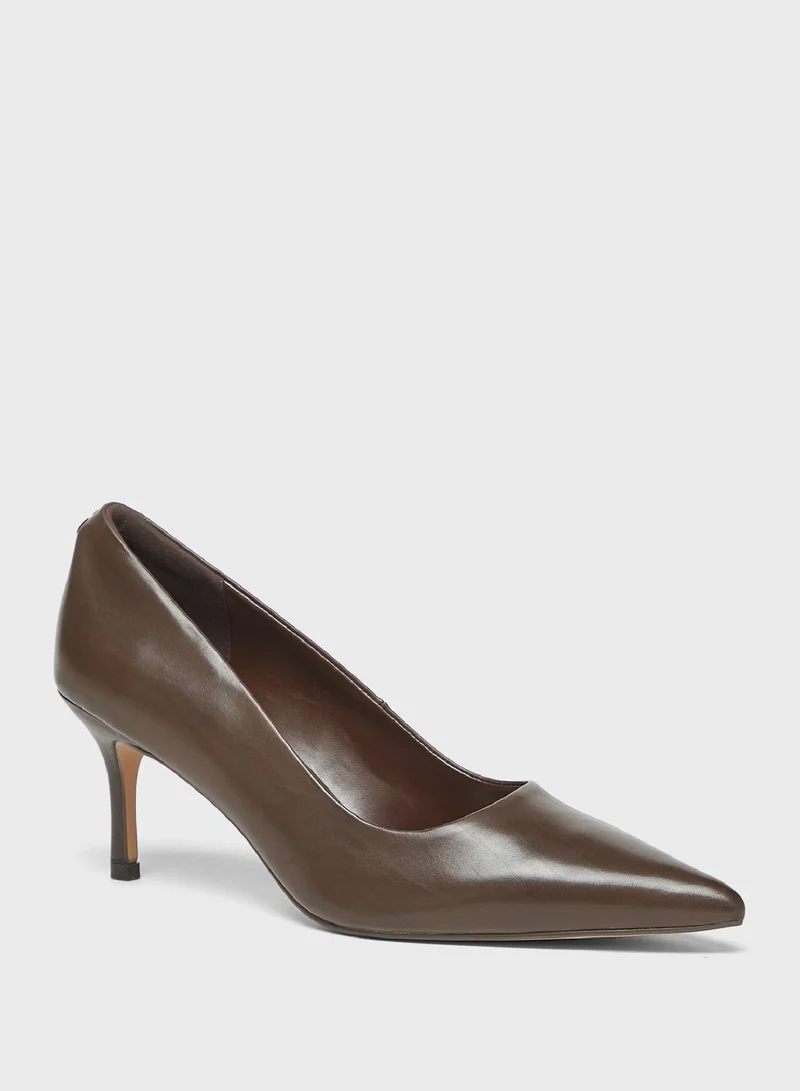 سيليست Pointed Toe Pumps