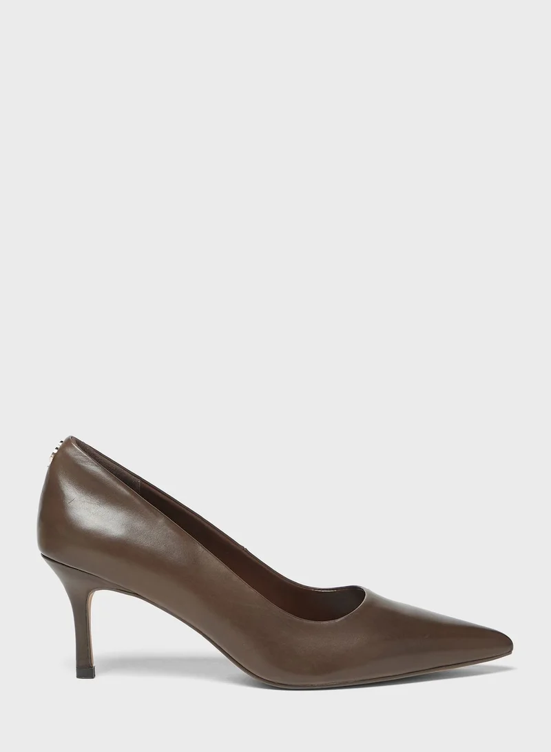 سيليست Pointed Toe Pumps