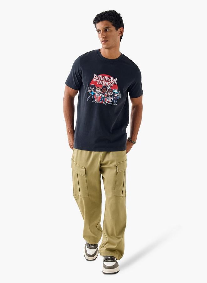 سبلاش فيڤ تيشيرت بطبعة سترينجر ثينجز بياقة دائرية - Image 2