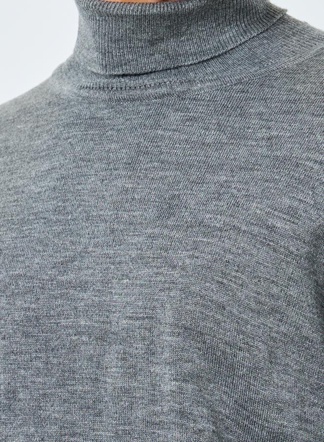 ستايلي سويتر رمادي برقبة عالية - Image 3