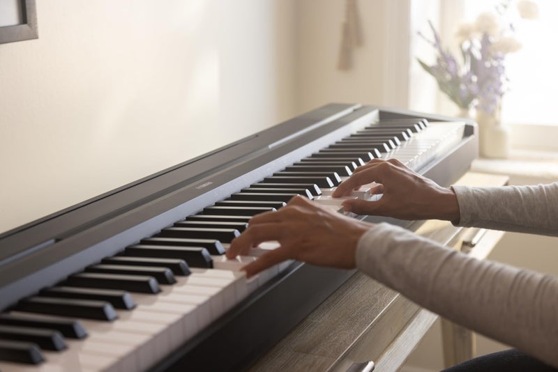 YAMAHA بيانو ياماها P71 الرقمي بوزن 88 مفتاح مع دواسة استدامة ومصدر طاقة (حصري على أمازون) - Image 3