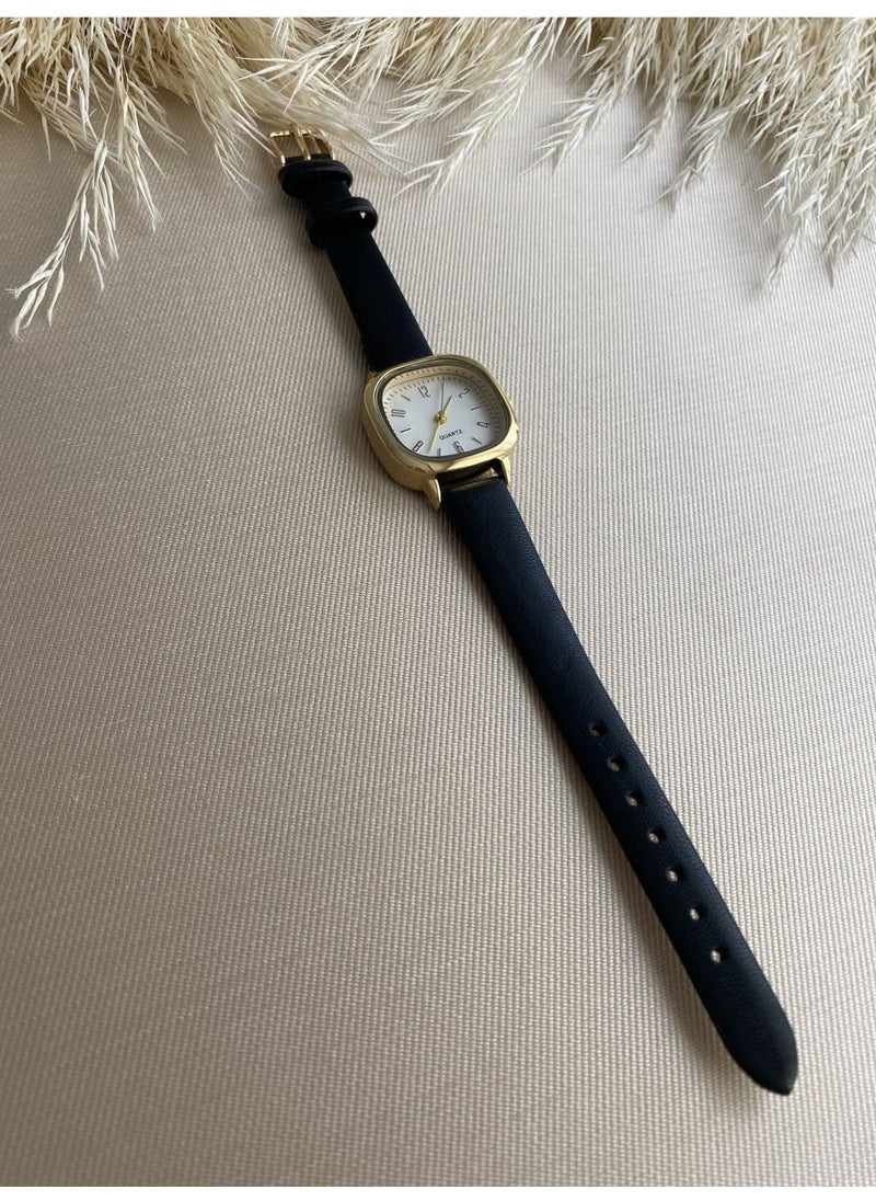 QUARTZ Retro Minimal Vintage Leather Band Women's Wristwatch  - Image 2
