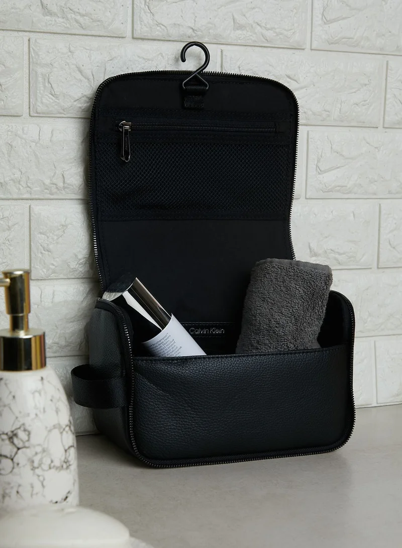 CALVIN KLEIN Must Mono Washbag With Hanger