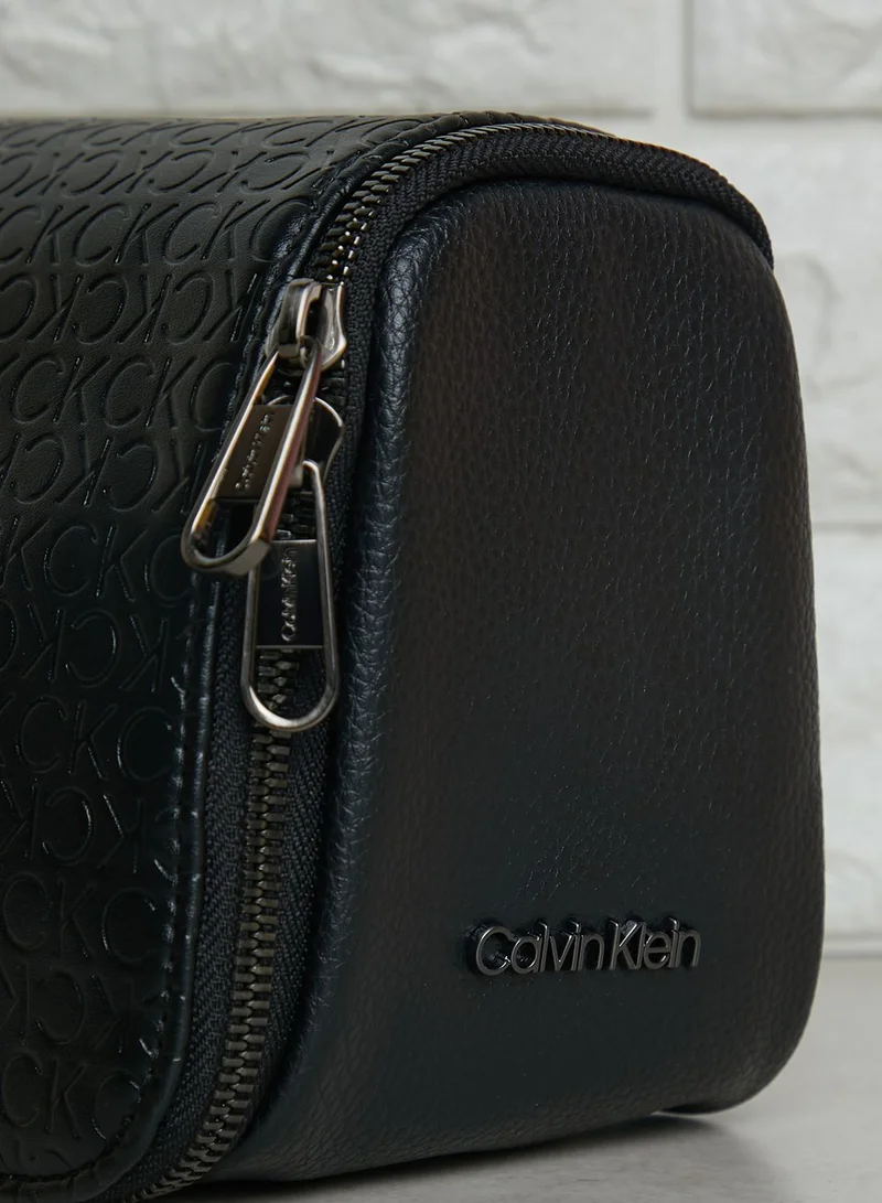CALVIN KLEIN Must Mono Washbag With Hanger