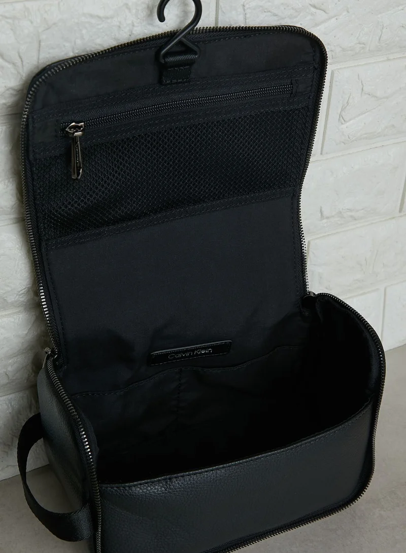 CALVIN KLEIN Must Mono Washbag With Hanger