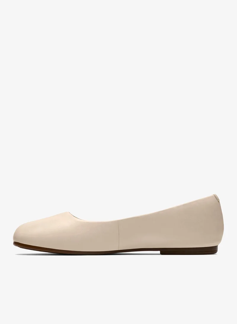 كلاركس Livia Lily Cream Leather