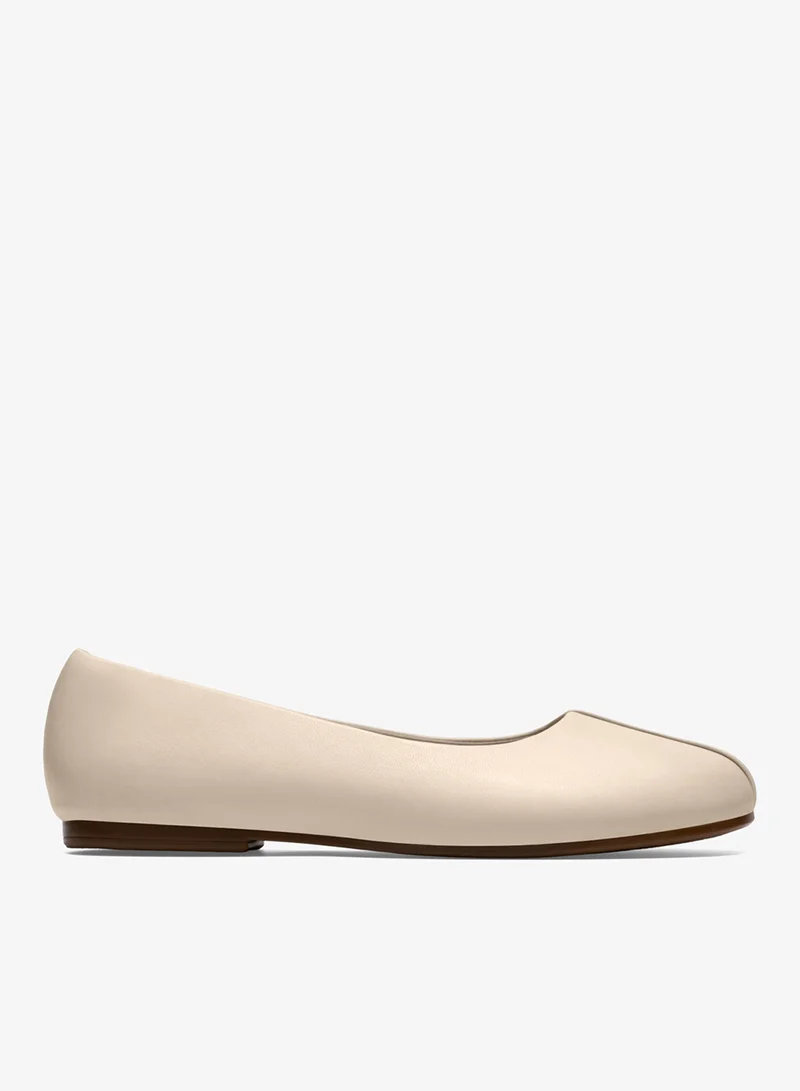 كلاركس Livia Lily Cream Leather