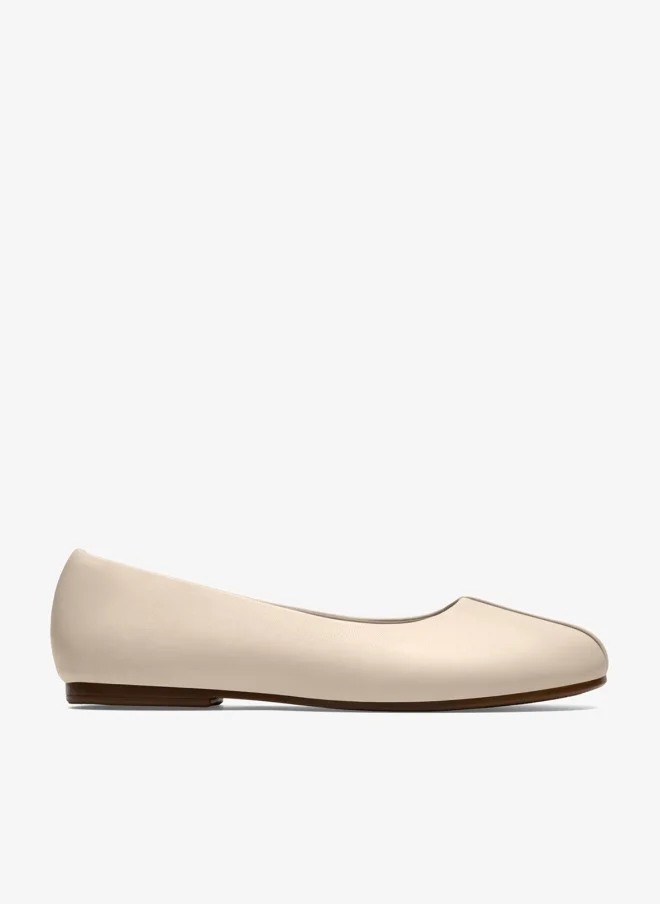 كلاركس Livia Lily Cream Leather