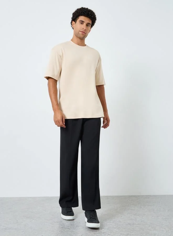 ستايلي تيشيرت بياقة دائرية وطبعة جرافيك