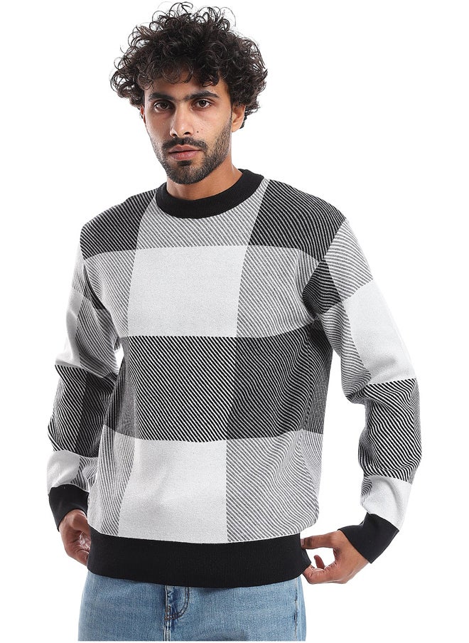 Andora Windowpane Pattern Round Collar Knit Pullover _ Black & OffWhite  - Image 5