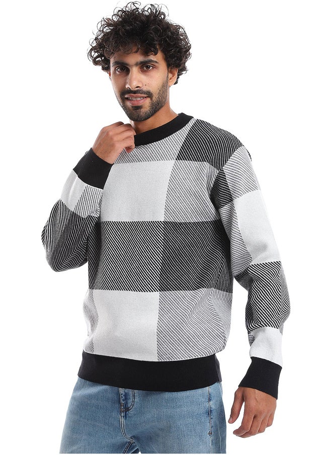 Andora Windowpane Pattern Round Collar Knit Pullover _ Black & OffWhite  - Image 4